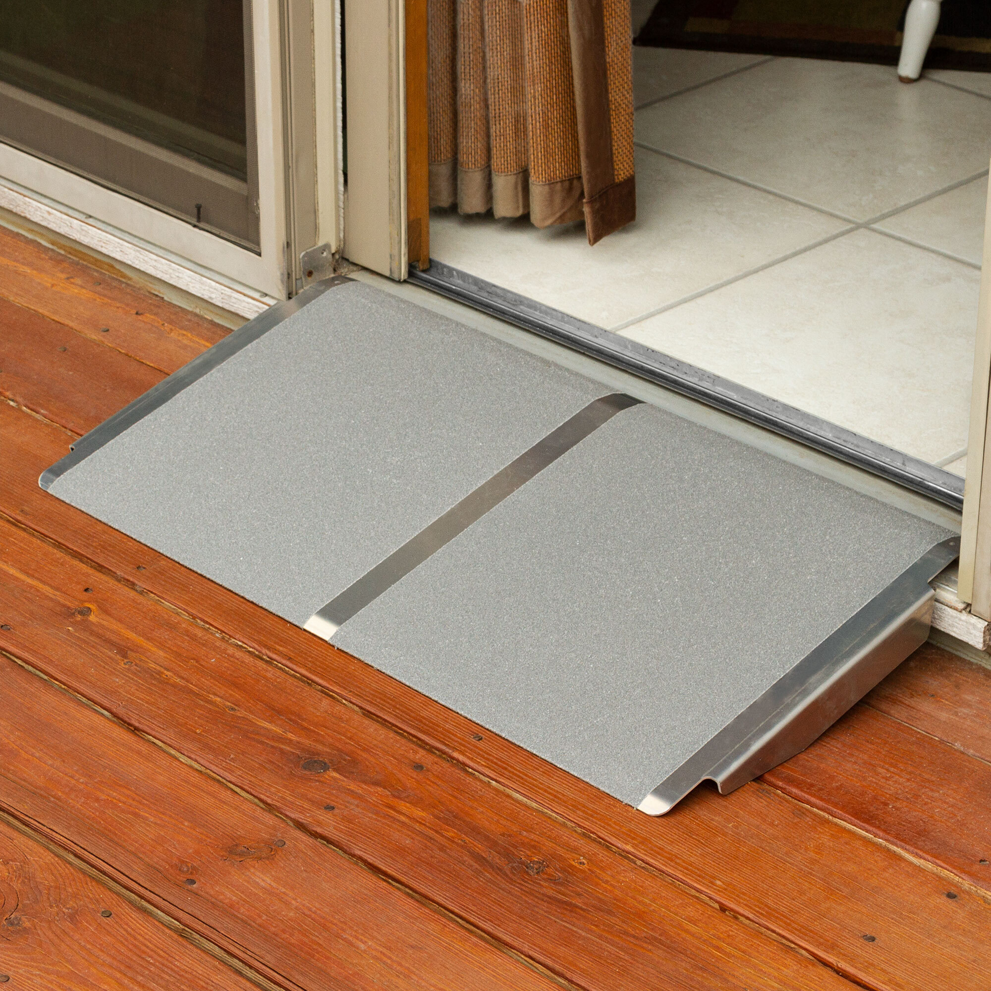 Silver Spring Aluminum Solid Threshold Ramp - 16in. x 32in., 600-Lb. Capacity, High-Traction Surface, Model# SSTP1632
